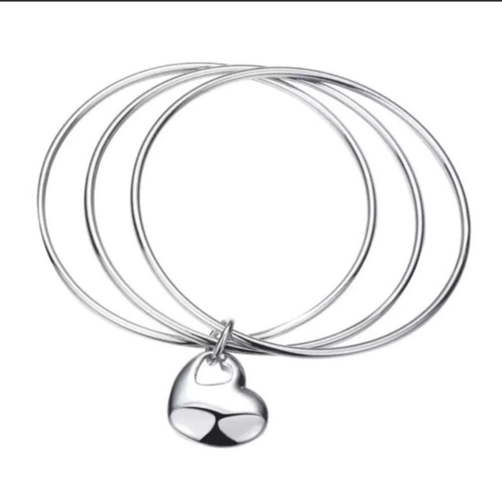 Beautiful 925 Silver Heart Circle Bangle Jewelry